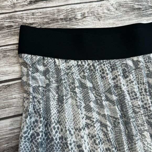 Time and Tru Women's Accordion Pleat Snakeskin Skirt XL Extra Large 16 18 Grey - Picture 3 of 9